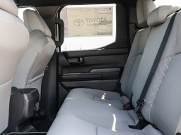 Toyota Tacoma 2WD SR5 Double Cab 5' Bed AT (Natl) 2026