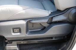 Toyota Tacoma 2WD SR5 Double Cab 5' Bed AT (Natl) 2026