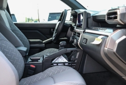 Toyota Tacoma 2WD SR5 Double Cab 5' Bed AT (Natl) 2026