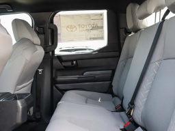 Toyota Tacoma 2WD SR5 Double Cab 5' Bed AT (Natl) 2026