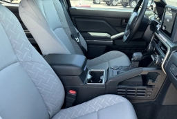 Toyota Tacoma 2WD SR5 Double Cab 5' Bed AT (Natl) 2026