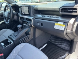 Toyota Tacoma 2WD SR5 Double Cab 5' Bed AT (Natl) 2026