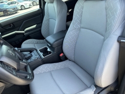 Toyota Tacoma 2WD SR5 Double Cab 5' Bed AT (Natl) 2026