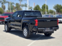 Toyota Tacoma 2WD SR5 Double Cab 5' Bed AT (Natl) 2026