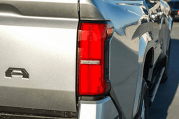 Toyota Tacoma 2WD SR5 Double Cab 5' Bed AT (Natl) 2026