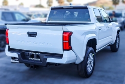 Toyota Tacoma 2WD SR5 Double Cab 6' Bed AT (Natl) 2026