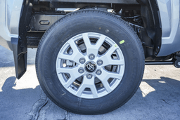 Toyota Tacoma 4WD SR5 Double Cab 5' Bed AT (Natl) 2026