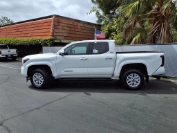 Toyota Tacoma 4WD SR5 Double Cab 5' Bed AT (Natl) 2026