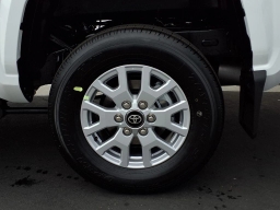 Toyota Tacoma 4WD SR5 Double Cab 5' Bed AT (Natl) 2026