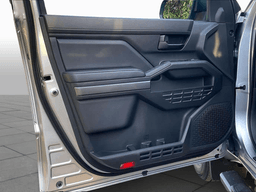 Toyota Tacoma 4WD SR5 Double Cab 5' Bed AT (Natl) 2026