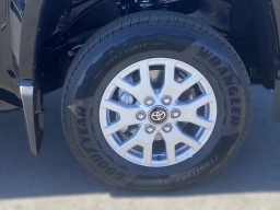 Toyota Tacoma 4WD SR5 Double Cab 5' Bed AT (Natl) 2026