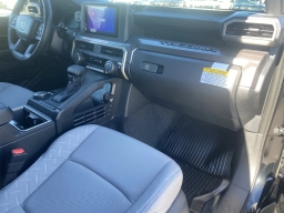 Toyota Tacoma 4WD SR5 Double Cab 5' Bed AT (Natl) 2026