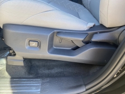 Toyota Tacoma 4WD SR5 Double Cab 5' Bed AT (Natl) 2026