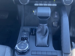 Toyota Tacoma 4WD SR5 Double Cab 5' Bed AT (Natl) 2026