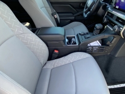 Toyota Tacoma 4WD SR5 Double Cab 5' Bed AT (Natl) 2026