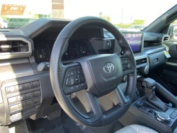 Toyota Tacoma 4WD SR5 Double Cab 5' Bed AT (Natl) 2026