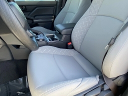 Toyota Tacoma 4WD SR5 Double Cab 5' Bed AT (Natl) 2026
