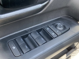 Toyota Tacoma 4WD SR5 Double Cab 5' Bed AT (Natl) 2026