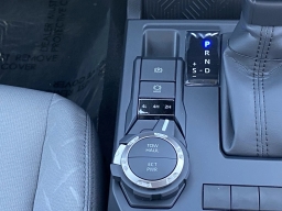Toyota Tacoma 4WD SR5 Double Cab 5' Bed AT (Natl) 2026