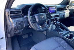 Toyota Tacoma 4WD SR5 Double Cab 6' Bed AT (Natl) 2026