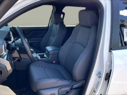 Toyota Tacoma 4WD SR5 Double Cab 6' Bed AT (Natl) 2026