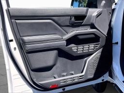 Toyota Tacoma 4WD SR5 Double Cab 6' Bed AT (Natl) 2026