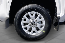 Toyota Tacoma 4WD SR5 Double Cab 6' Bed AT (Natl) 2026