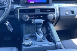 Toyota Tacoma 4WD SR5 Double Cab 6' Bed AT (Natl) 2026