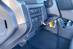 Toyota Tacoma 4WD SR5 Double Cab 6' Bed AT (Natl) 2026