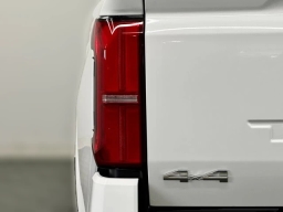 Toyota Tacoma 4WD SR5 Double Cab 6' Bed AT (Natl) 2026