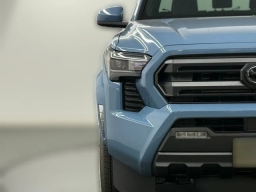 Toyota Tacoma 4WD SR5 Double Cab 5' Bed AT (Natl) 2026