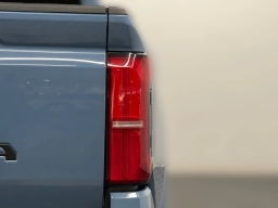 Toyota Tacoma 4WD SR5 Double Cab 5' Bed AT (Natl) 2026