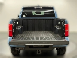 Toyota Tacoma 4WD SR5 Double Cab 5' Bed AT (Natl) 2026