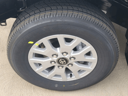 Toyota Tacoma 4WD SR5 Double Cab 5' Bed AT (Natl) 2026