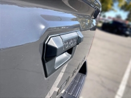 Toyota Tacoma 4WD SR5 Double Cab 6' Bed AT (Natl) 2026