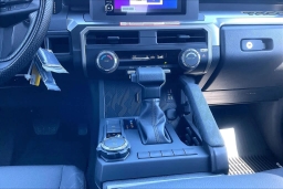 Toyota Tacoma 4WD SR5 Double Cab 6' Bed AT (Natl) 2026