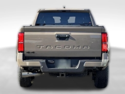 Toyota Tacoma 4WD TRD Off Road Double Cab 5' Bed AT (Natl) 2026