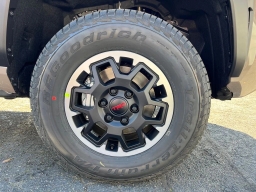 Toyota Tacoma 4WD TRD Off Road Double Cab 5' Bed AT (Natl) 2026