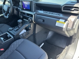 Toyota Tacoma 4WD SR5 Double Cab 5' Bed AT (Natl) 2026