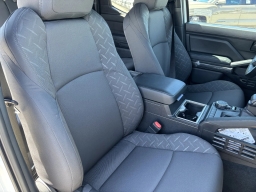 Toyota Tacoma 4WD SR5 Double Cab 5' Bed AT (Natl) 2026