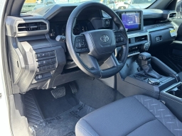Toyota Tacoma 4WD SR5 Double Cab 5' Bed AT (Natl) 2026
