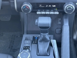 Toyota Tacoma 4WD SR5 Double Cab 5' Bed AT (Natl) 2026