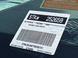 Toyota Tacoma 4WD SR5 Double Cab 5' Bed AT (Natl) 2026