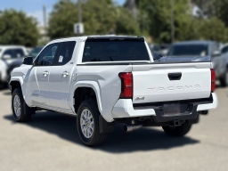 Toyota Tacoma 4WD SR5 Double Cab 5' Bed AT (Natl) 2026