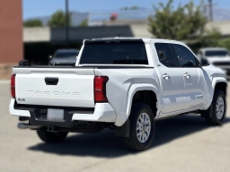 Toyota Tacoma 4WD SR5 Double Cab 5' Bed AT (Natl) 2026