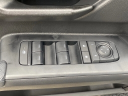 Toyota Tacoma 4WD SR5 Double Cab 5' Bed AT (Natl) 2026