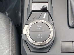 Toyota Tacoma 4WD SR5 Double Cab 5' Bed AT (Natl) 2026