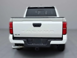 Toyota Tacoma 4WD SR5 Double Cab 6' Bed AT (Natl) 2026