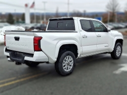Toyota Tacoma 4WD SR5 Double Cab 6' Bed AT (Natl) 2026