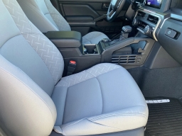 Toyota Tacoma 4WD SR5 Double Cab 5' Bed AT (Natl) 2026
